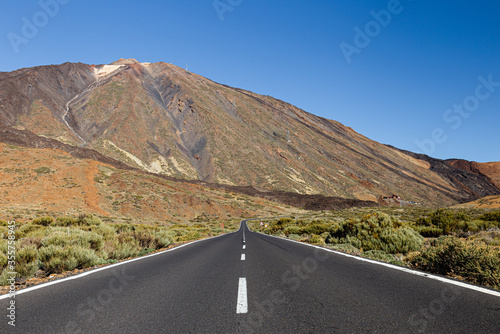 The roads of the Canary Islands, in search of volcanoes