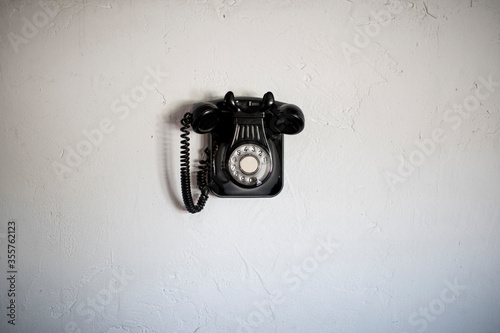 Telefono antiguo color negro 