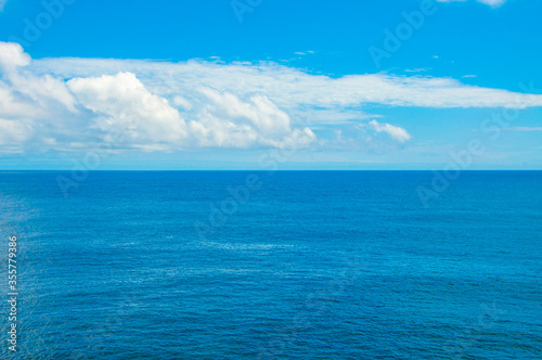 沖縄、宮古島の東平安名崎の海