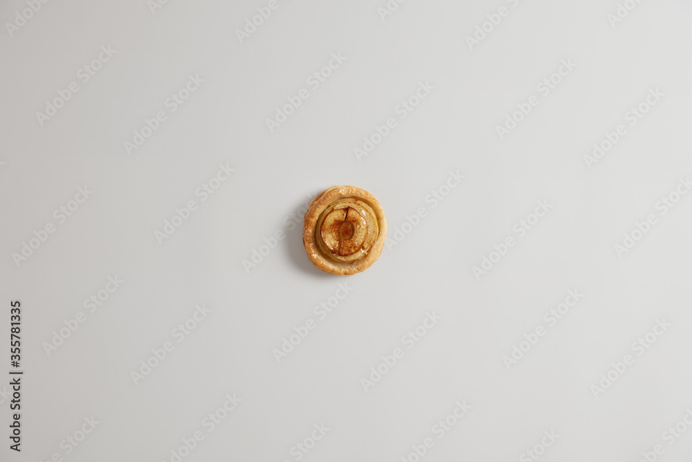 Fresh sticky sweet cinnamon roll bun with aromatic pleasant smell and delicious flavor. Baked homemade pastry to eat with tea or coffee for breakfast. Yummy whole swirl. Confectionery concept Fresh sticky sweet cinnamon roll bun with aromatic pleasant smell and delicious flavor. Baked homemade pastry to eat with tea or coffee for breakfast. Yummy whole swirl. Confectionery concept