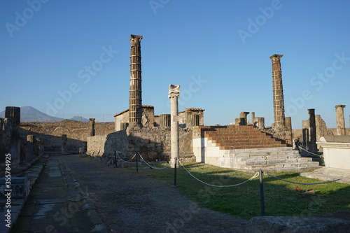 Temple of Apollo, Pompeii, ancient city, in Naples, Italy, アポロ神殿 イタリアの古代都市 ポンペイ 