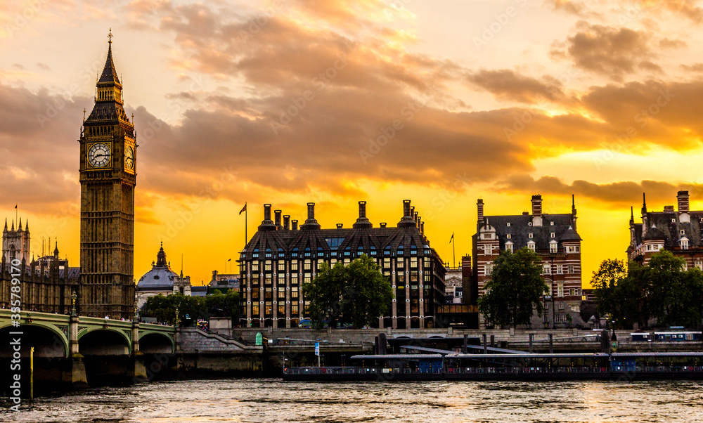 Fototapeta premium houses of parliament in london