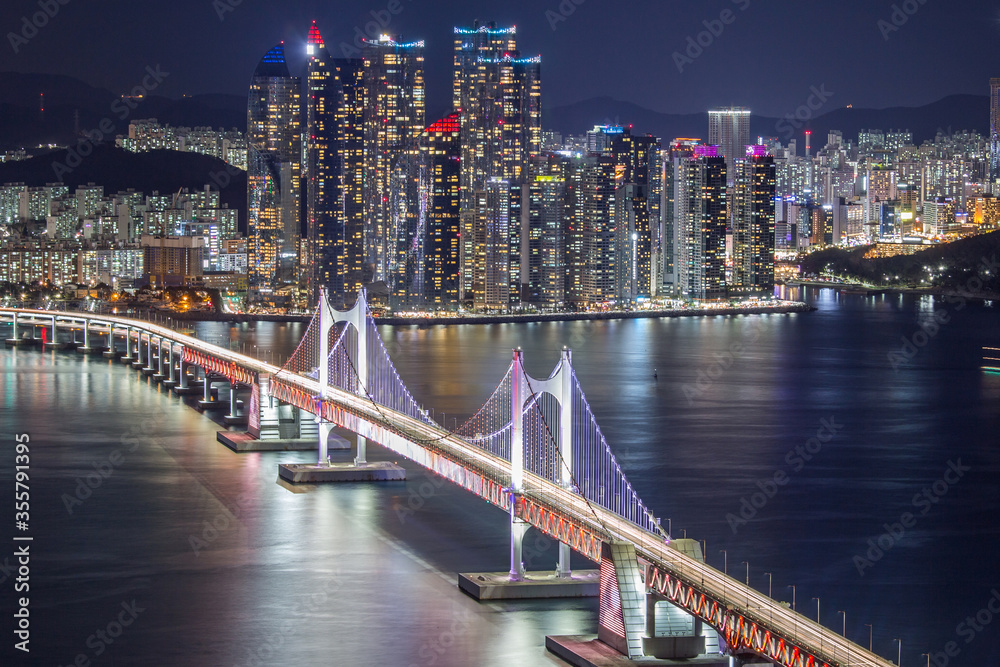 Obraz premium the night view of Busan