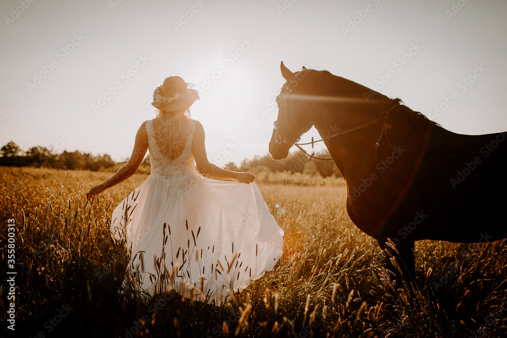 Fotografie Reiterin im Brautkleid
