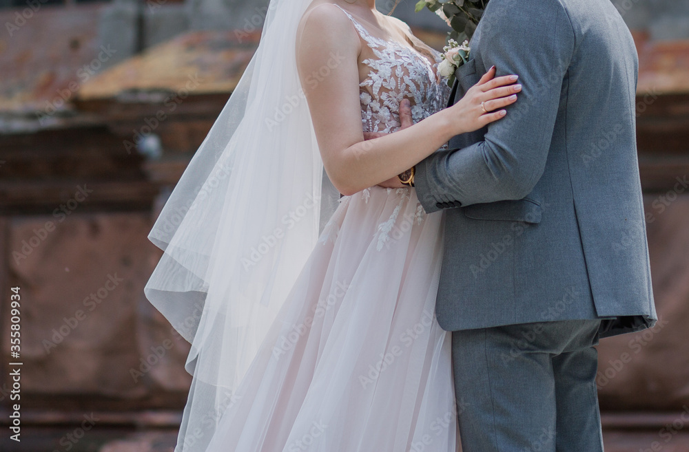 bride and groom in the city