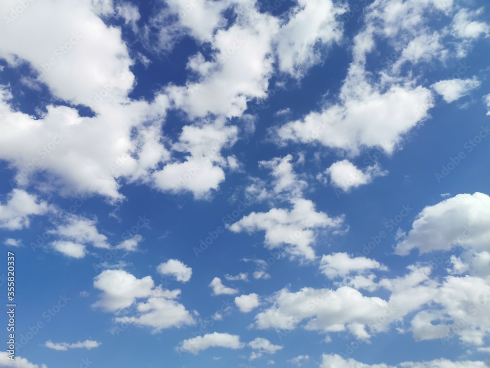 Nubes y cielo Nubes y cielo