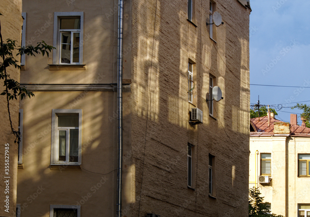Light spots on the wall of an residential building on a sunny day