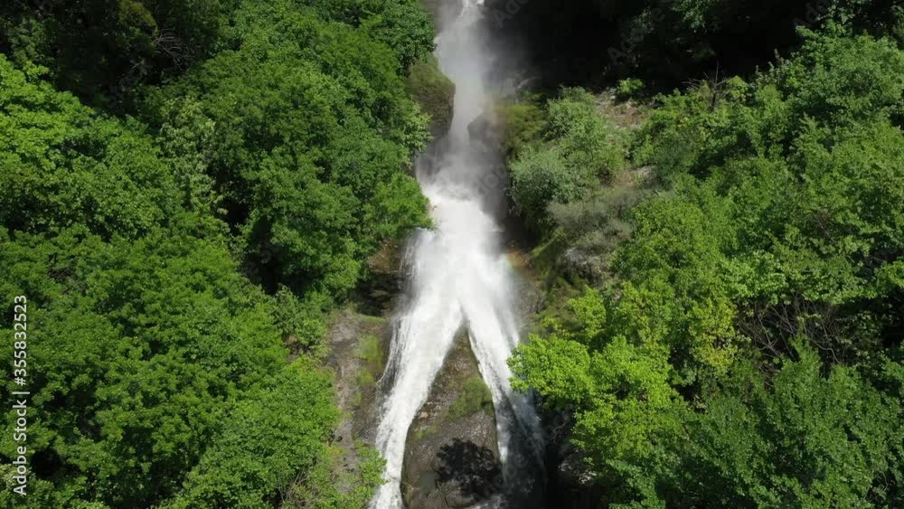 Vue aérienne par drone du la cascade de Chedde, Passy, France