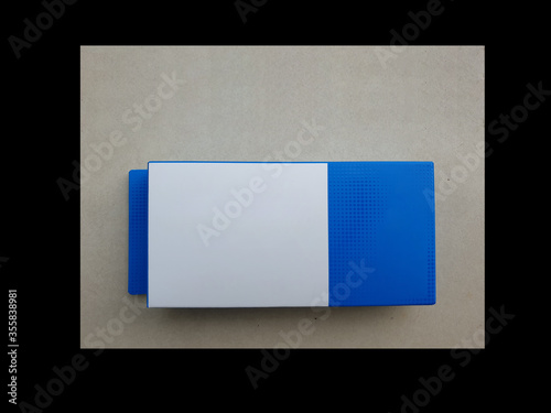 Obraz na płótnie Blue and white paper box w salonie