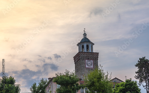 Busca all'imbrunire, un piccolo comune della Provincia di Cuneo, nel Sud del Piemonte photo