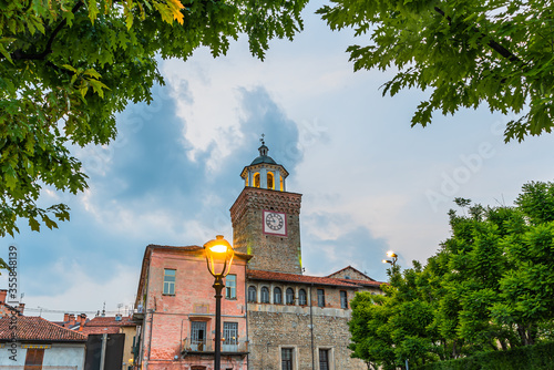 Busca all'imbrunire, un piccolo comune della Provincia di Cuneo, nel Sud del Piemonte photo