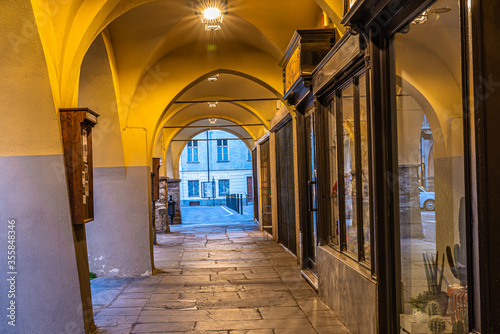 Busca all'imbrunire, un piccolo comune della Provincia di Cuneo, nel Sud del Piemonte photo