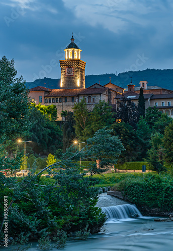 Busca all'imbrunire, un piccolo comune della Provincia di Cuneo, nel Sud del Piemonte photo