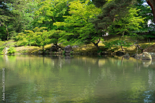 福島県会津若松 新緑の御薬園 心字の池