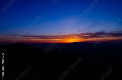 山に沈む夕焼けと河と平野 © RK-79-2