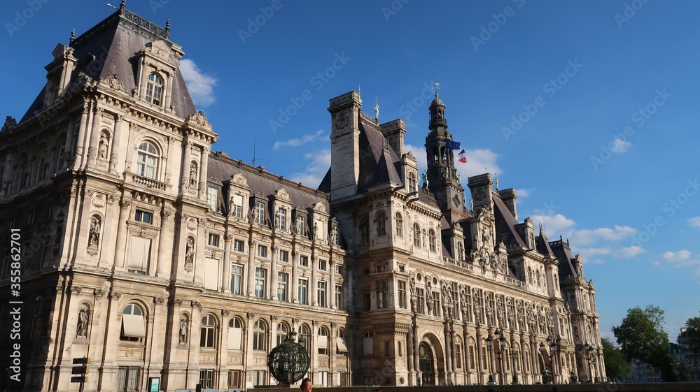 Hôtel de ville / mairie de Paris, vue d’ensemble de sa façade principale (France)