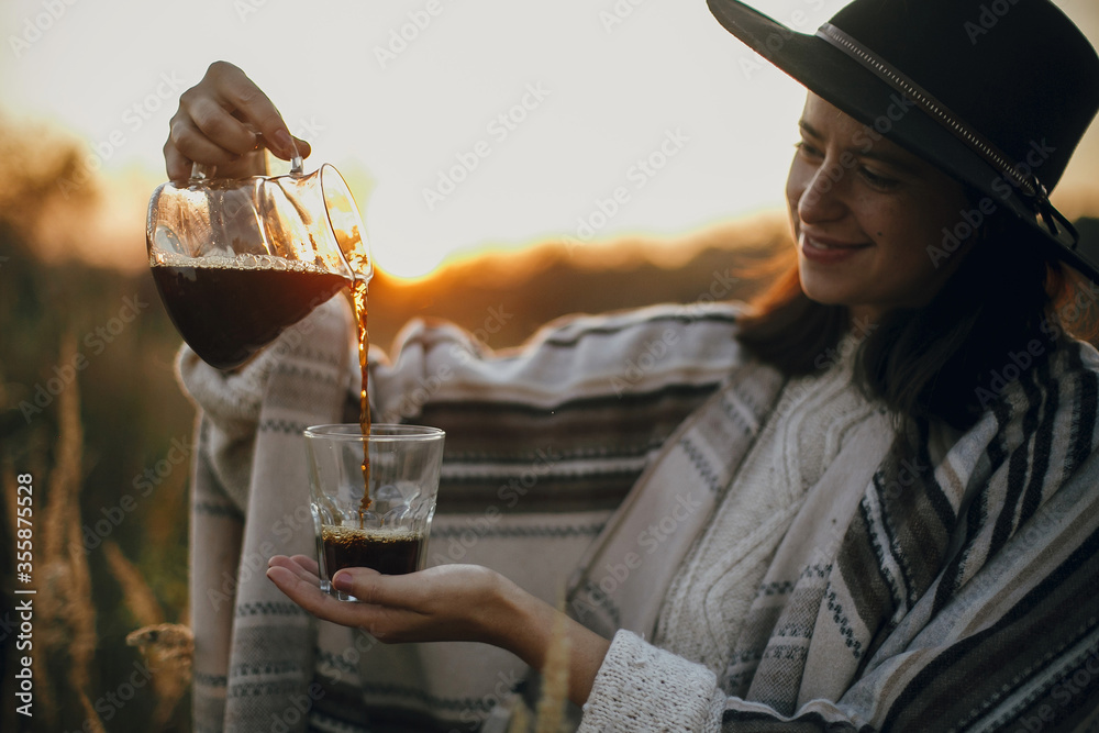 Fotografie Alternative coffee brewing in travel