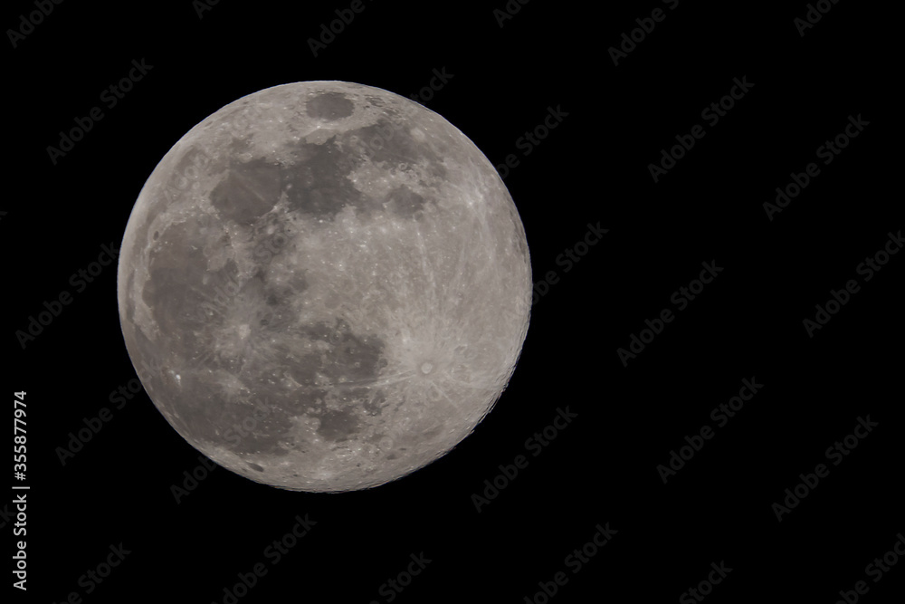 Obraz premium Super luna del 7 aprile 2020