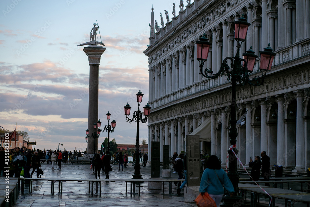 Naklejka premium horizontal photo of the striking architecture of the buildings of St. Mark's Square