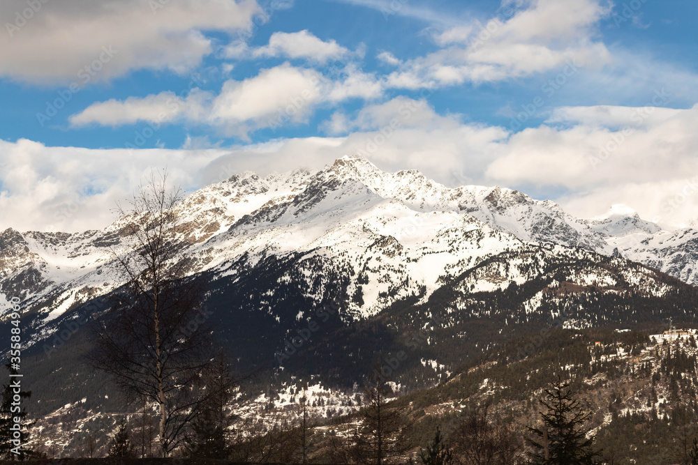 Obraz premium Montagnes dans les Alpes de Savoie