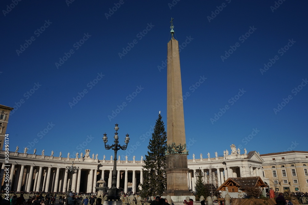 Obelisk and Christmas Tree in Vatican City State, Rome, Italy - イタリア ローマ バチカン市国 オベリスク クリスマスツリー	