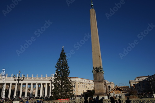 Obelisk and Christmas Tree in Vatican City State, Rome, Italy - イタリア ローマ バチカン市国 オベリスク クリスマスツリー
