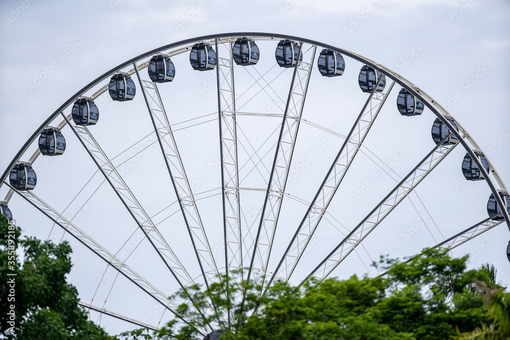 Fototapeta premium Skyviews Miami Ferris Wheel at Bayside Marketplace
