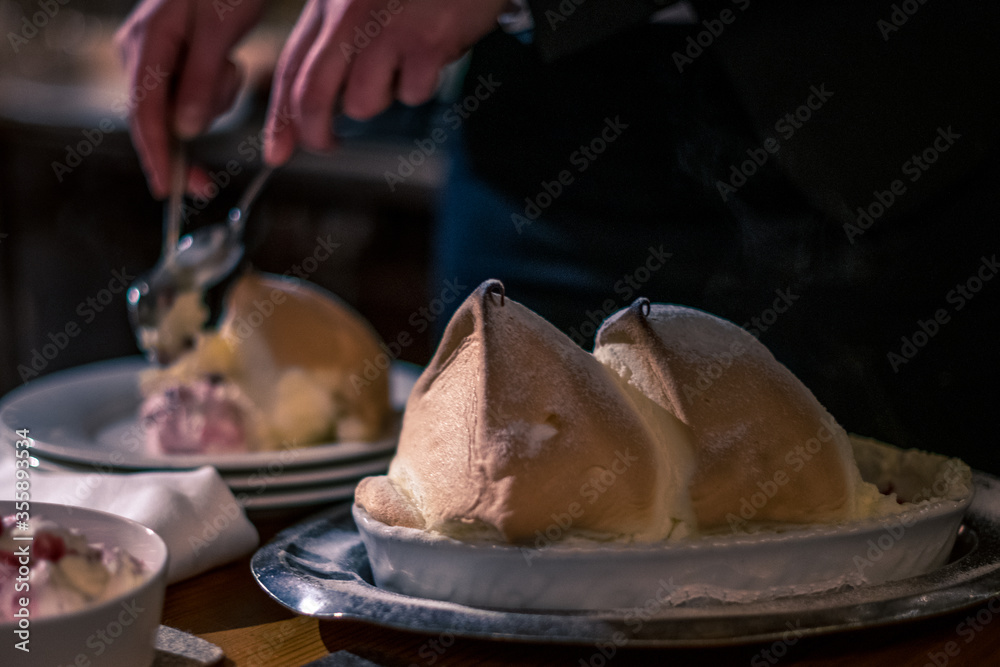 Obraz premium Salzburger Nockerl traditionelle Süßspeise in Salzburg Österreich