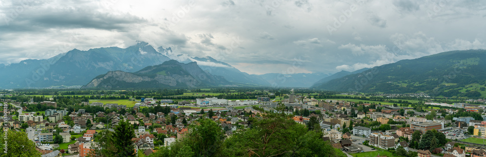 Naklejka premium Panoramiczny widok na Sargans w Szwajcarii