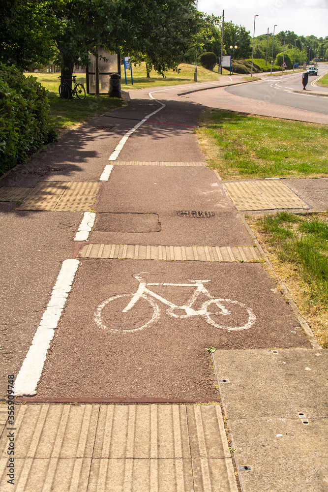 Obraz premium Cycle path symbol painted onto pavement, portrait view
