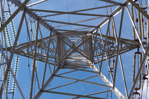  Contra picado de Torre de alta tensión en detalle
