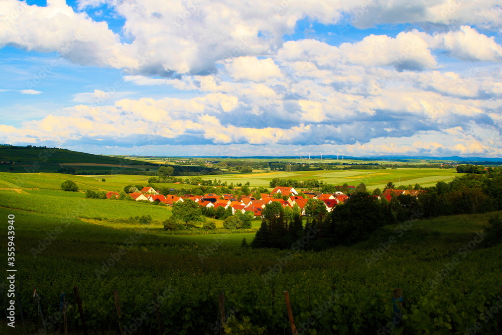 Die sehr schöne Aussicht über das Dorf Udenheim Die sehr schöne Aussicht über das Dorf Udenheim