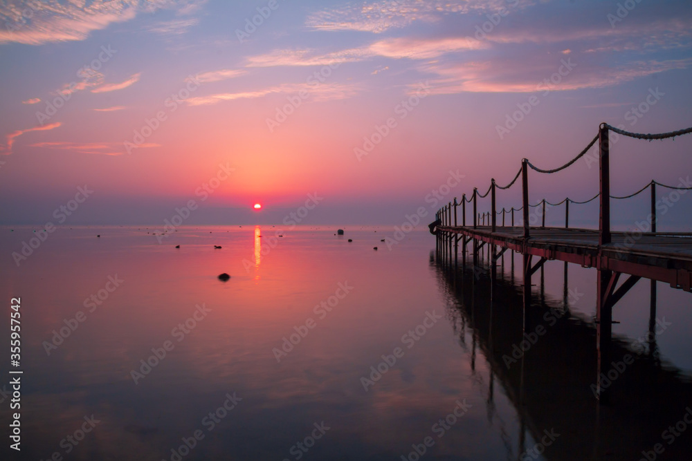 Obraz premium sunset on the lake