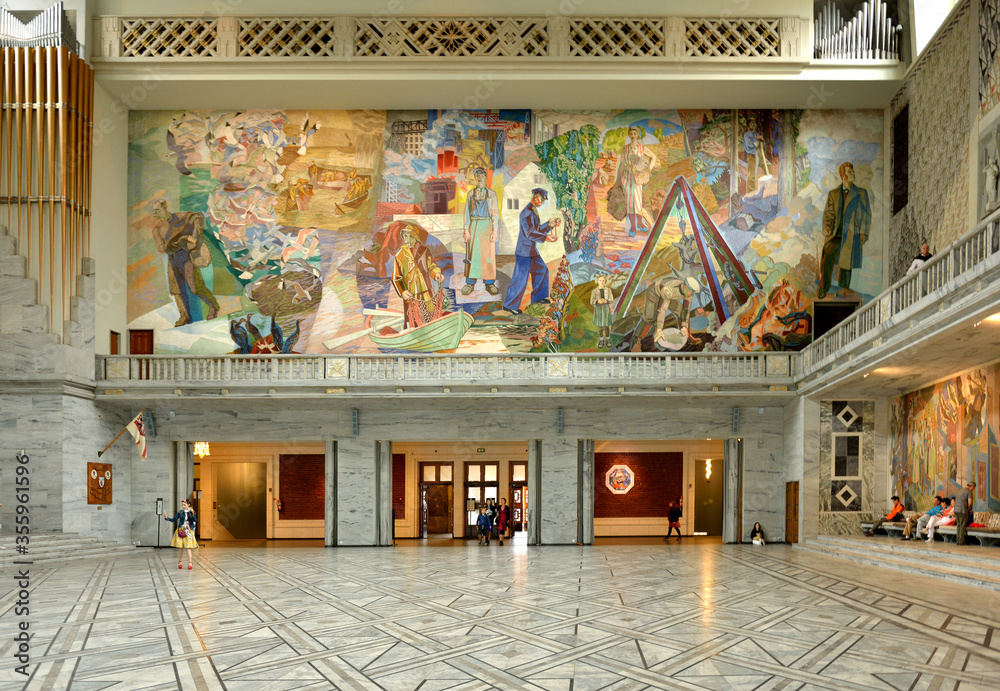 Foto de Oslo City Hall is open to public and host of over 300.000 ...