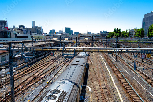 Canvas Print Train tracks in the city of Tokyo