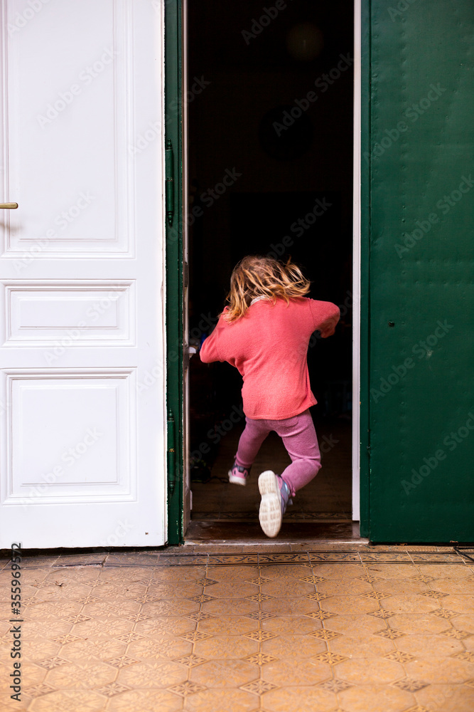 Child bravely jumps through the door. Jump into the future. Jump into the black. Adventure jump. Kind springt mutig durch Türe. In die Zukunft springen. Ins ins Schwarze springen. Sprung ins Abenteuer Child bravely jumps through the door. Jump into the future. Jump into the black. Adventure jump. Kind springt mutig durch Türe. In die Zukunft springen. Ins ins Schwarze springen. Sprung ins Abenteuer