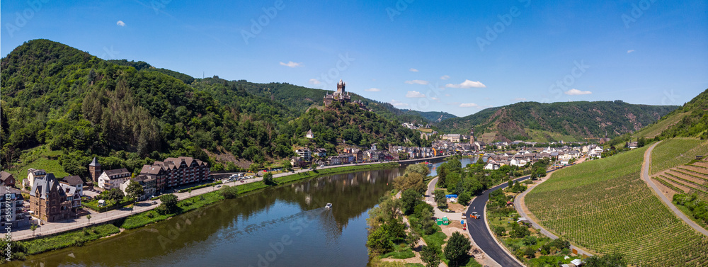 Fototapeta premium With the bike on the cycle path through the countryside along the river Moselle in Rhineland-Palatinate from Trier to Koblenz in summer