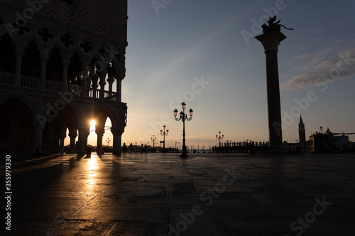 View of piazza San Marco, Doge's Palace (Palazzo Ducale) in Venice, Italy. Architecture and landmark of Venice. © Hugo Félix