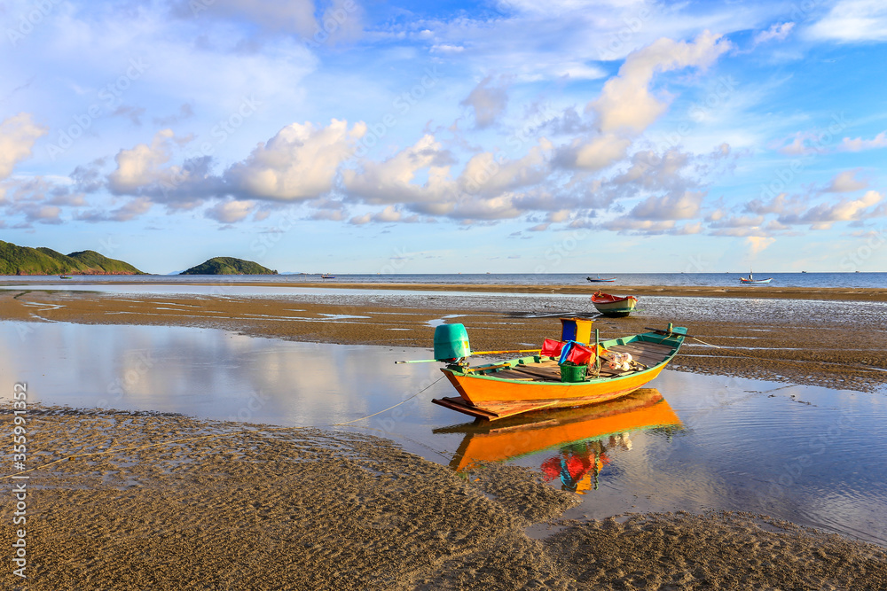 Fototapeta premium Fishing boat on tropical beach during sunny day