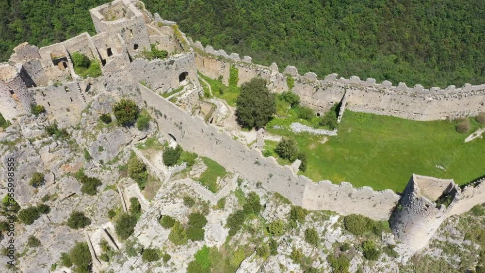 Vue aérienne par drone des Châteaux du Pays de Cathare