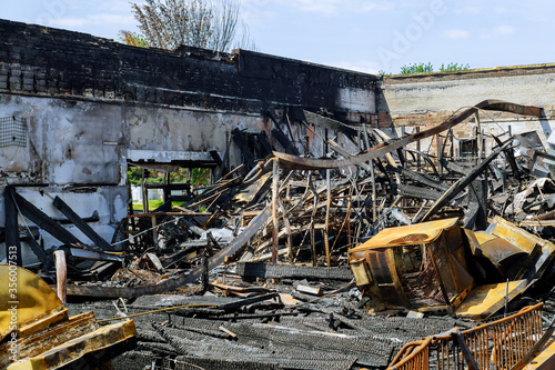 фотографія Businesses burned down damaged in Minneapolis Protest and Riots Fueled by the De