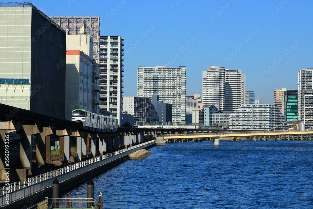 京浜運河とモノレール