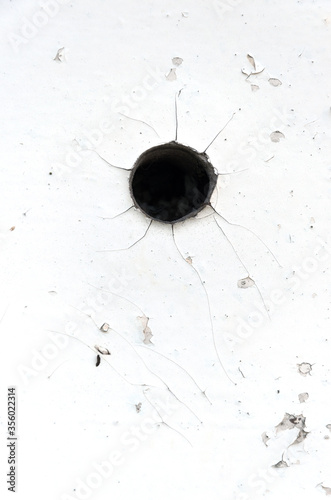 Black hole in white wall