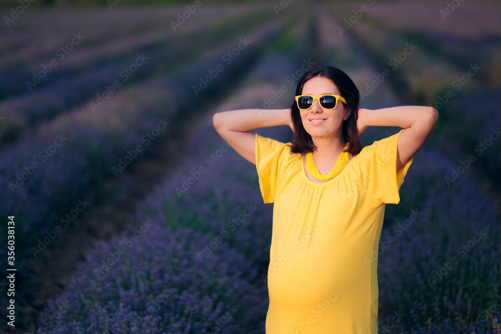 Φωτογραφία Pregnant Woman in Lavender Field Fashion Portrait