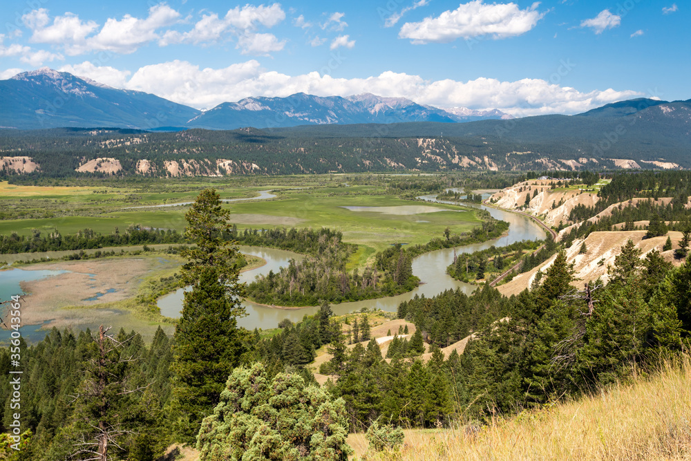 Fototapeta premium Beautiful landscape of Columbia River valley, British Columbia, Canada
