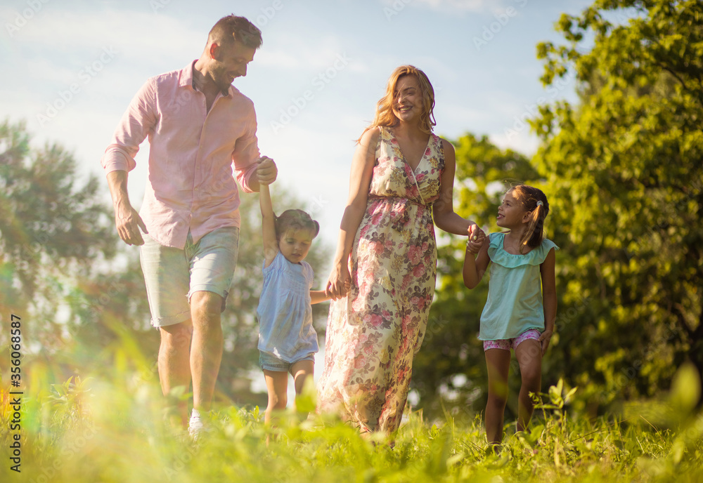 Obraz premium Summer is so much better with family.