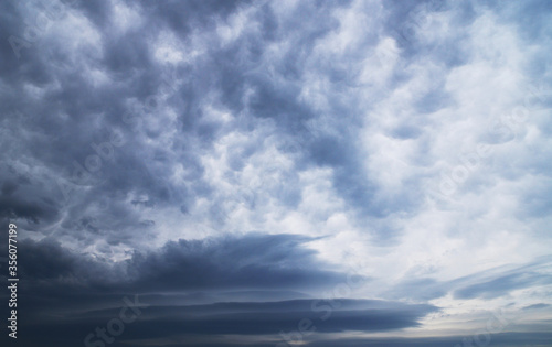 A picture showing two cloud formations. Asperitas clouds and Lenticular clouds.