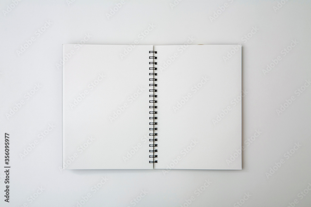Obraz premium 白い何も書いてないスケッチブック