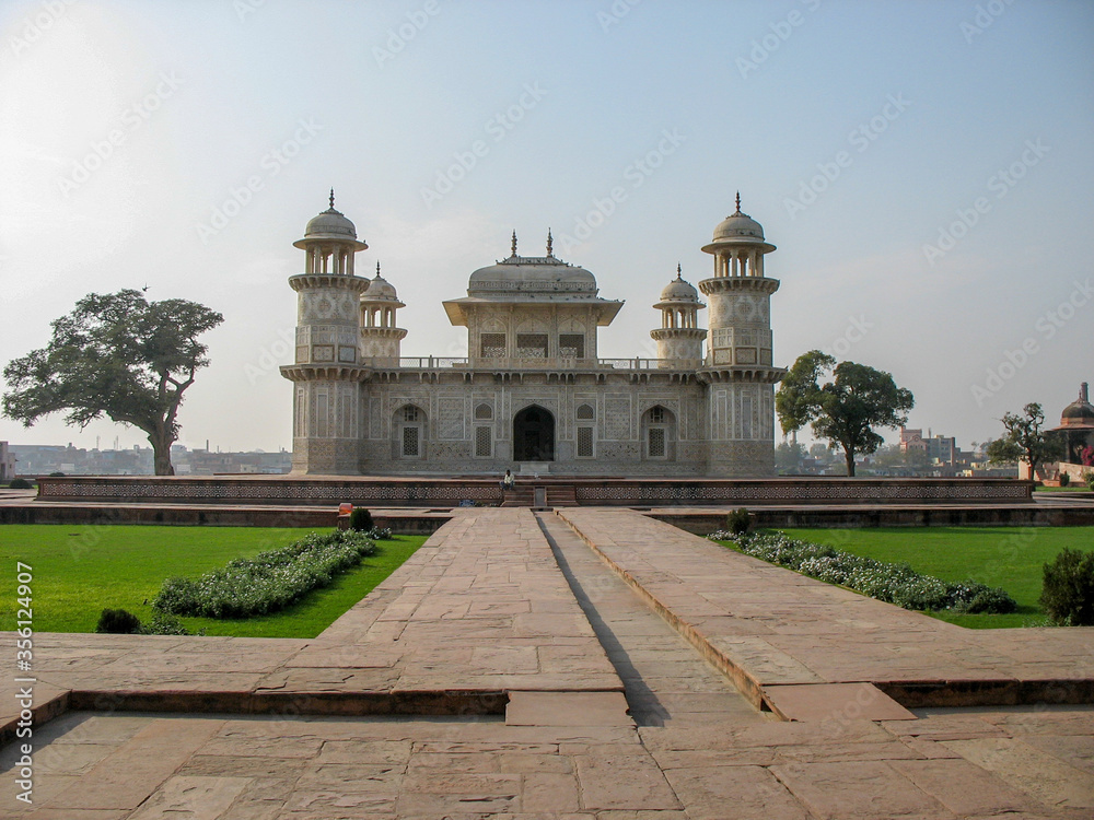 Fototapeta premium Agra, Uttar Pradesh, India-02/06/2007: a front view of Itimad-ud-daulah's Tomb with people