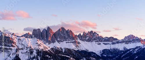Foto Panorama of a colored winter mountain landscape in South Tyrol, Italy during sun
